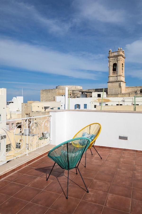 Chic, Stylish Traditional Townhouse With Terrace - 圣保罗湾城 外观 照片