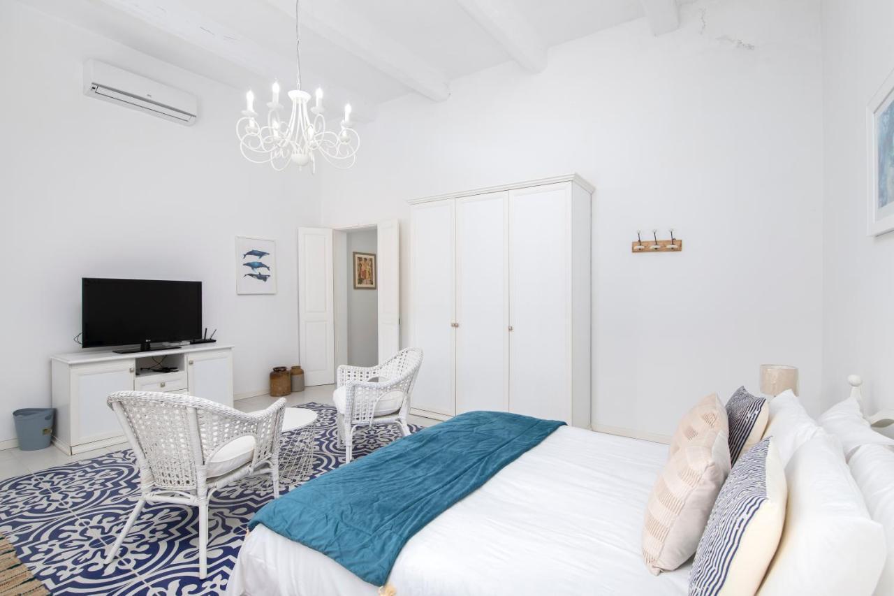 Chic, Stylish Traditional Townhouse With Terrace - 圣保罗湾城 外观 照片