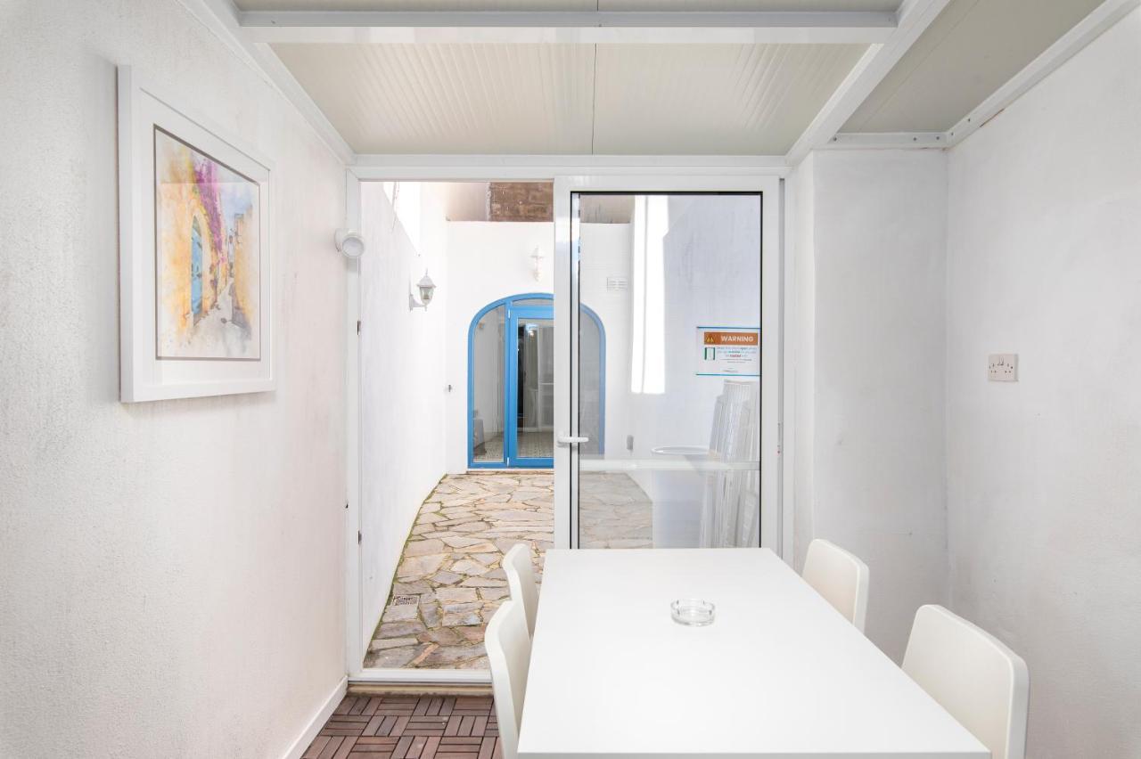 Chic, Stylish Traditional Townhouse With Terrace - 圣保罗湾城 外观 照片
