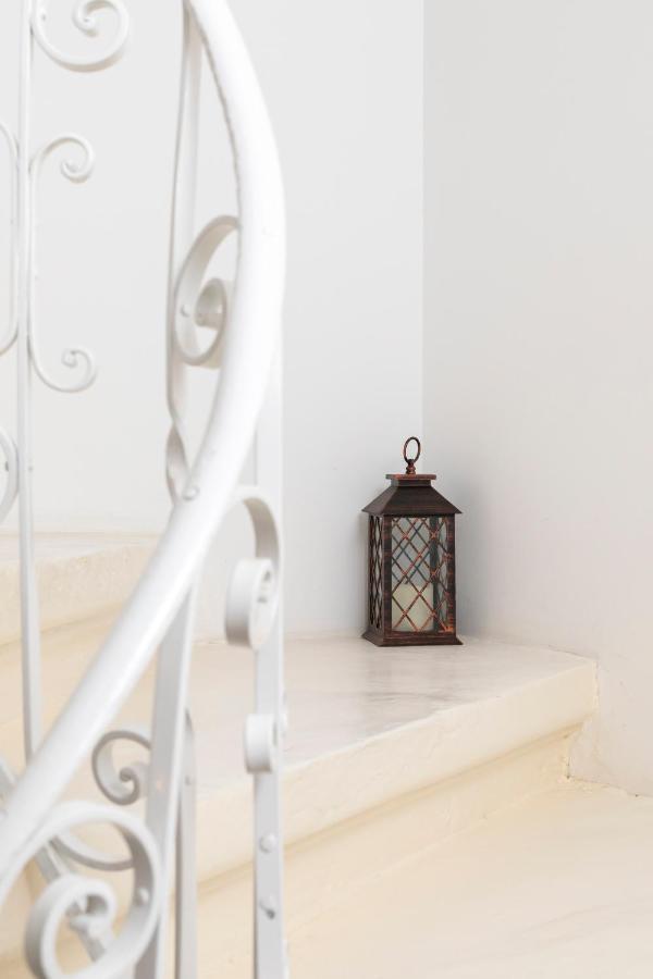Chic, Stylish Traditional Townhouse With Terrace - 圣保罗湾城 外观 照片