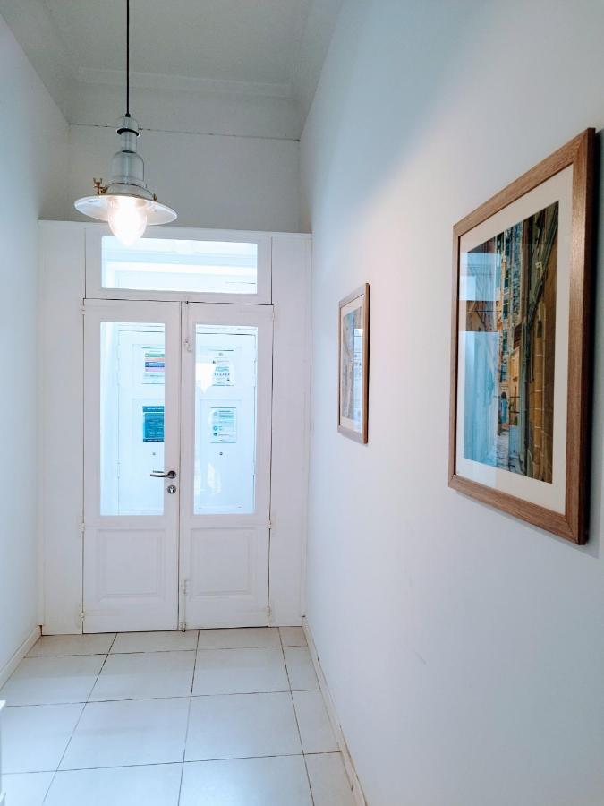 Chic, Stylish Traditional Townhouse With Terrace - 圣保罗湾城 外观 照片